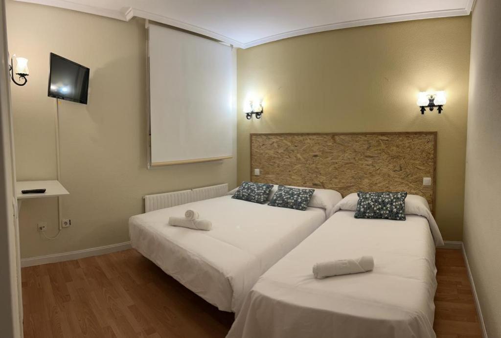 Hostal-Restaurante Posada Del Duque Villalbilla de Burgos 外观 照片