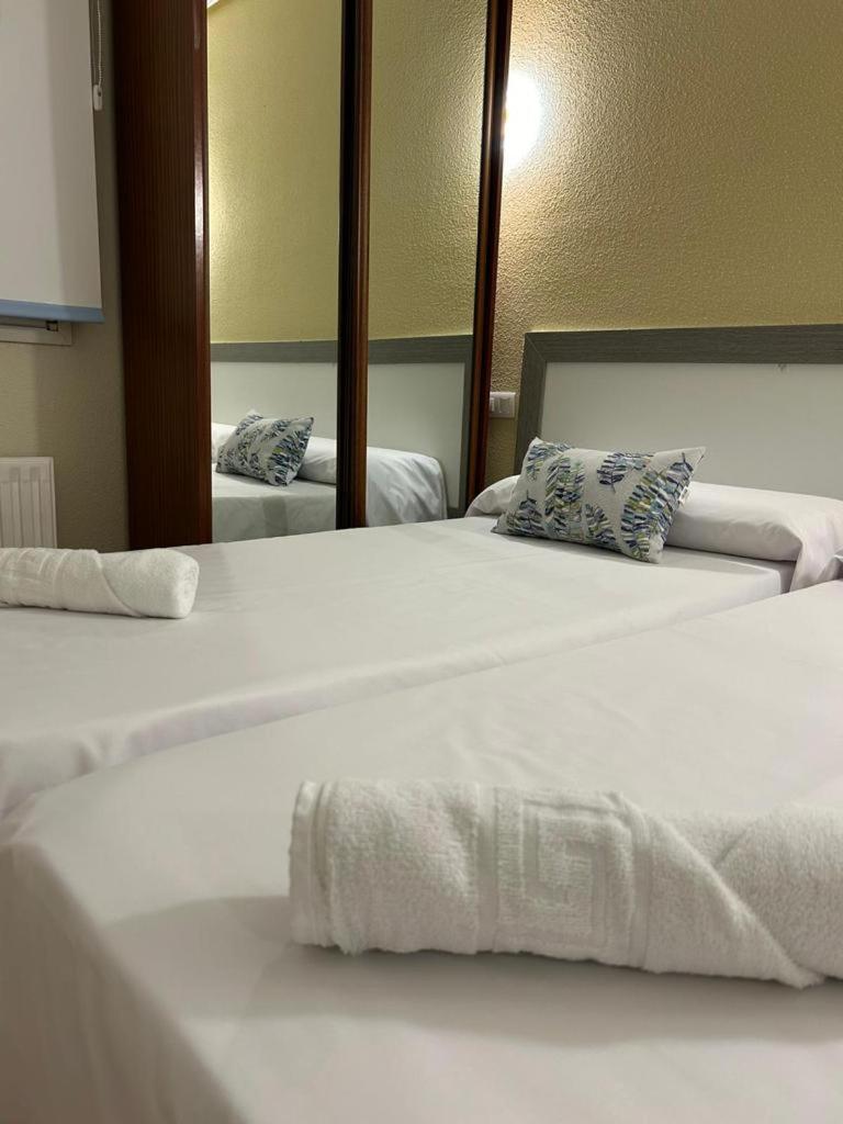 Hostal-Restaurante Posada Del Duque Villalbilla de Burgos 外观 照片