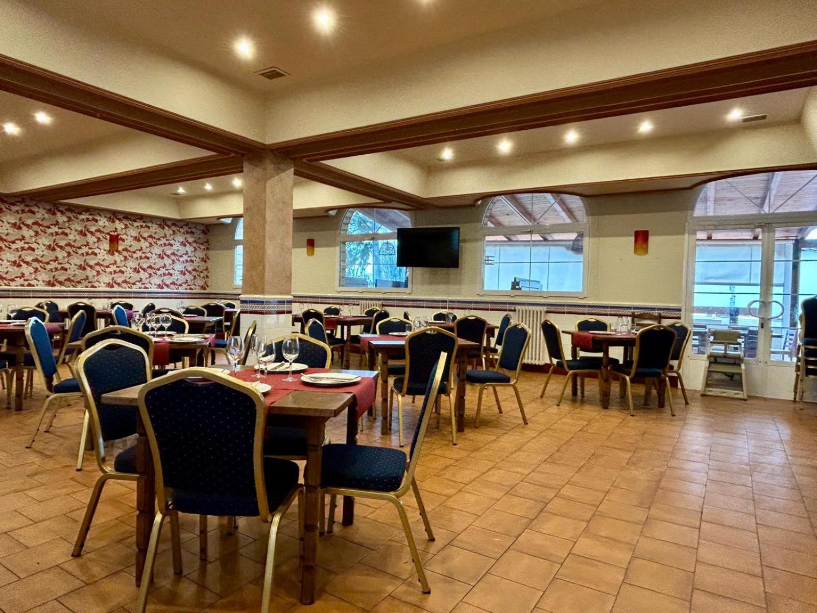 Hostal-Restaurante Posada Del Duque Villalbilla de Burgos 外观 照片